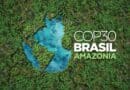 forêt amazonienne vue du ciel avec le logo de la COP 30 au Brésil
