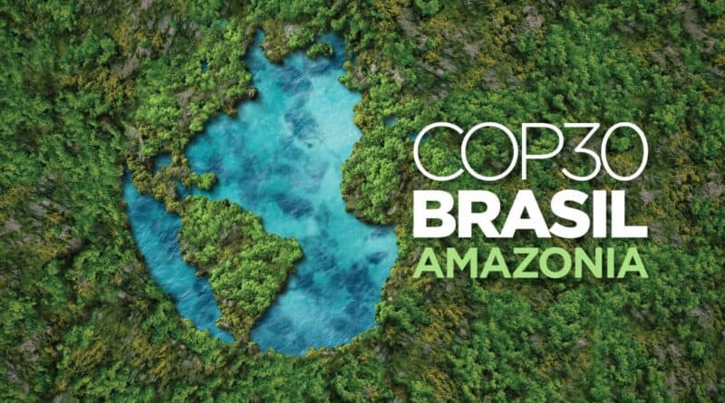 forêt amazonienne vue du ciel avec le logo de la COP 30 au Brésil